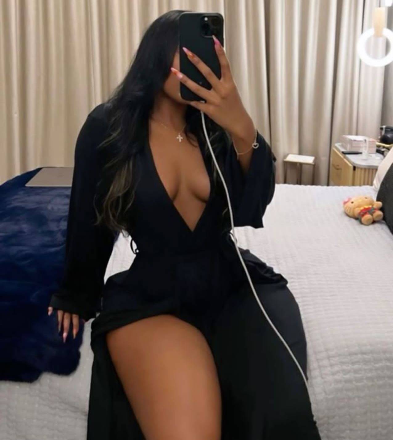 Başakşehir Escort Bayan Demet İle Deneyimleriyle Tanışın